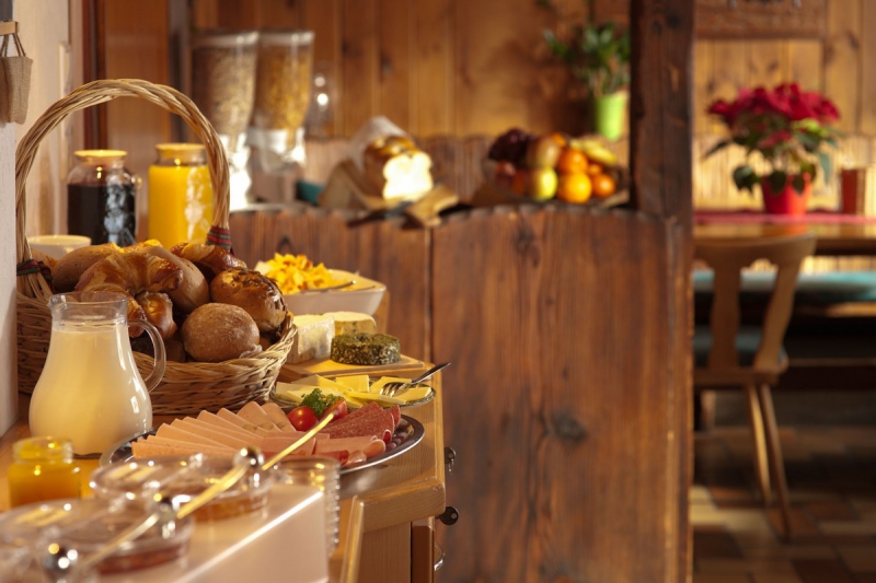 brasserie-REVEST LES ROCHES-min_breakfast_buffet_food_restaurant_meal_hotel_plate_fresh-718745